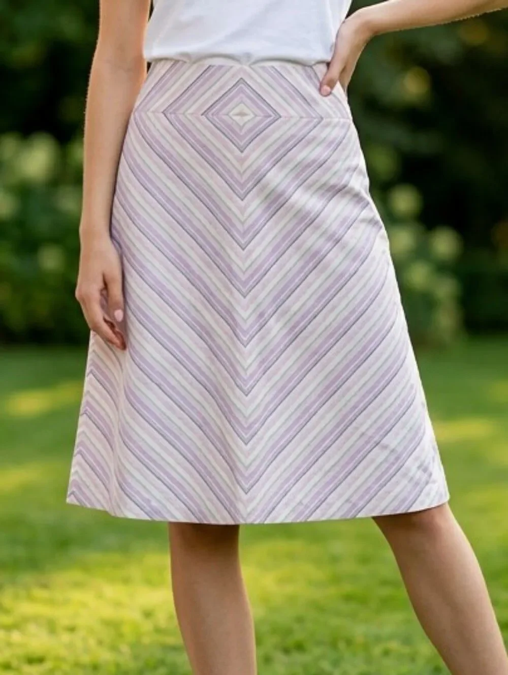 Banana Republic Chevron A-Line Skirt Size 6 White Purple Striped Knee Length